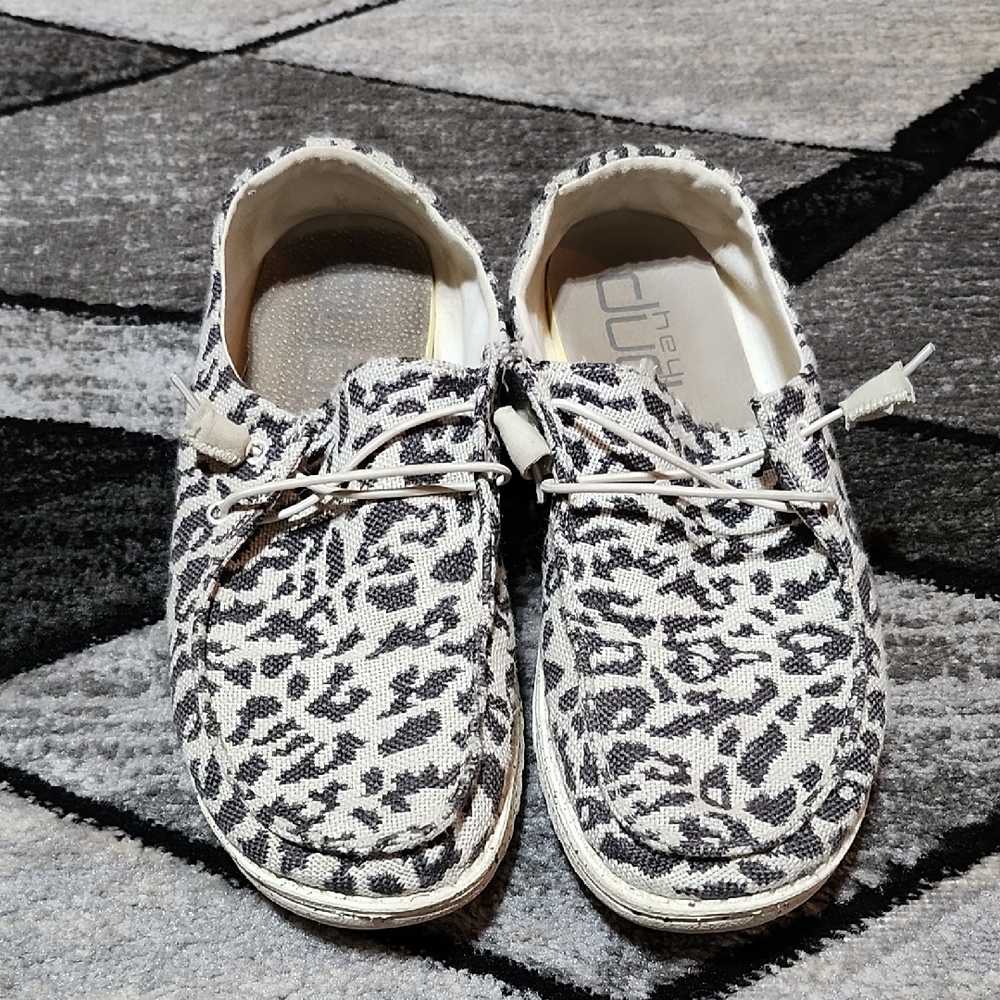 HEYDUDE WENDY WOVEN CHEETAH GREY SNEAKERS SIZE 10